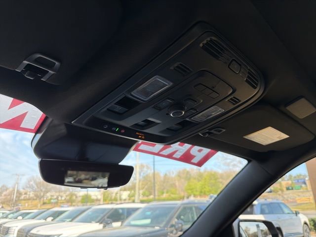 Used 2023 Cadillac Escalade Premium Luxury image 22