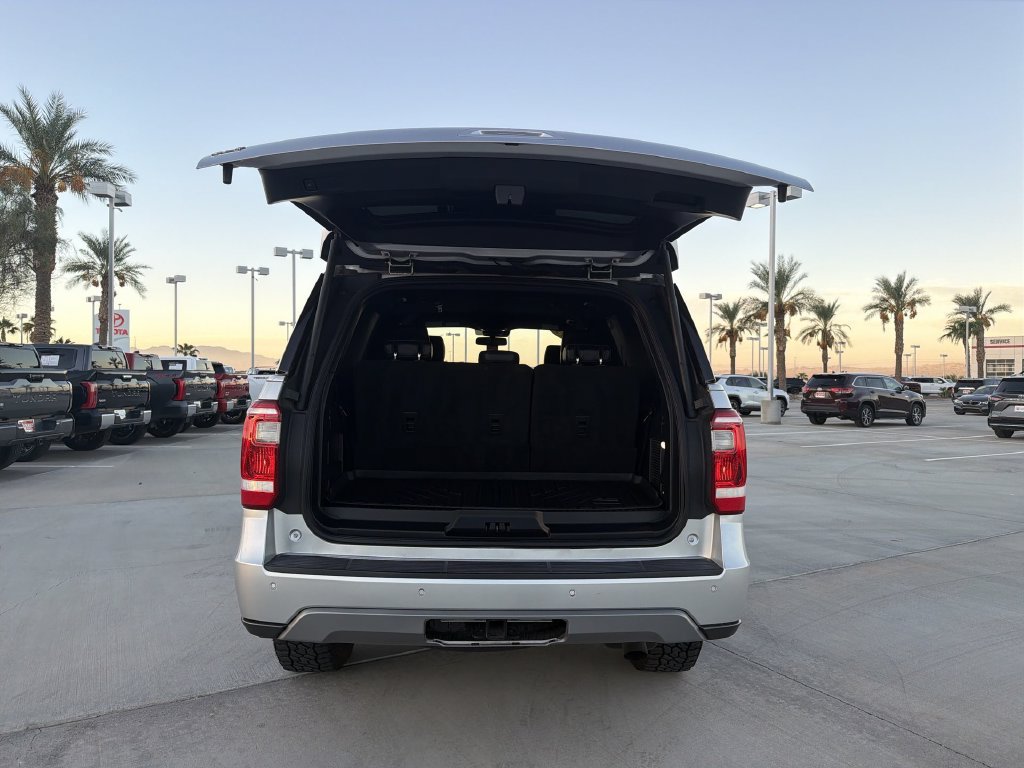 Used 2019 Ford Expedition XLT w/ Equipment Group 202A AWD/4WD image 31