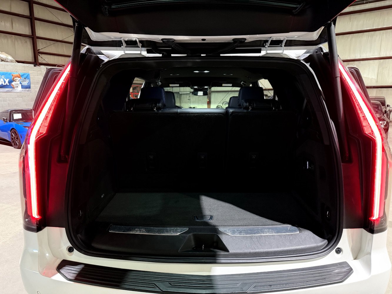 Used 2022 Cadillac Escalade Luxury AWD/4WD image 19