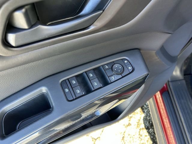 Used 2024 Nissan Pathfinder SV w/ Black Appearance Package image 16