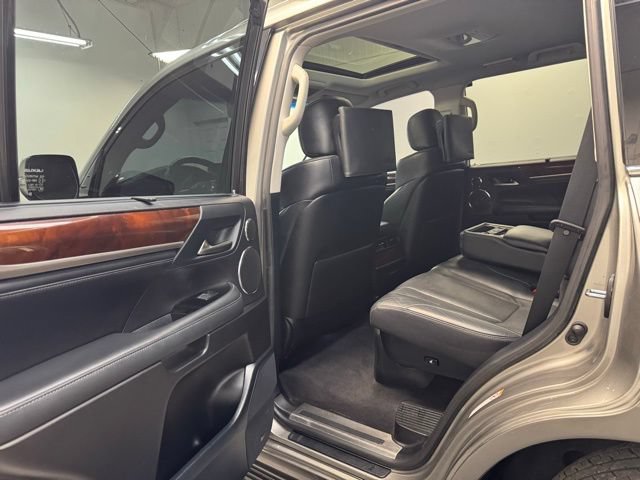Used 2019 Lexus LX 570 4WD w/ Luxury Package image 23