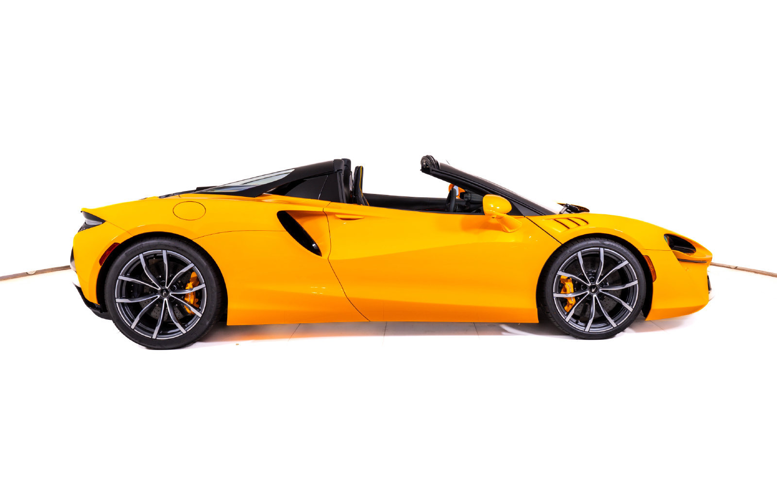New 2027 McLaren Artura Spider RWD image 8