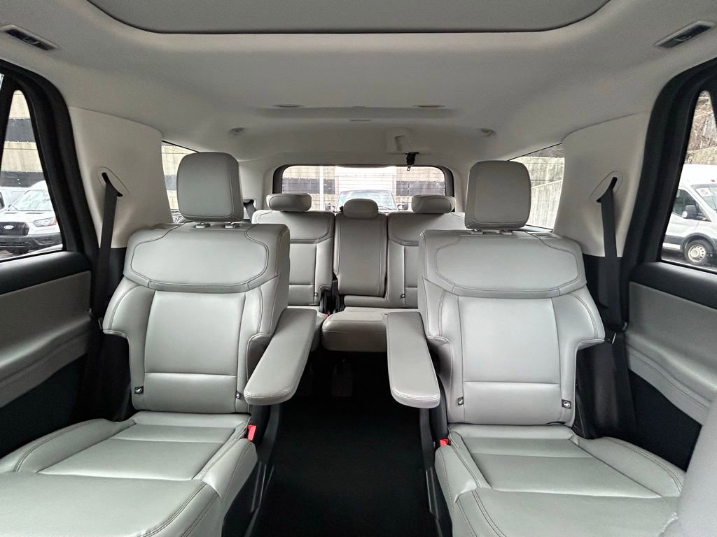 Used 2025 Ford Expedition Active image 24