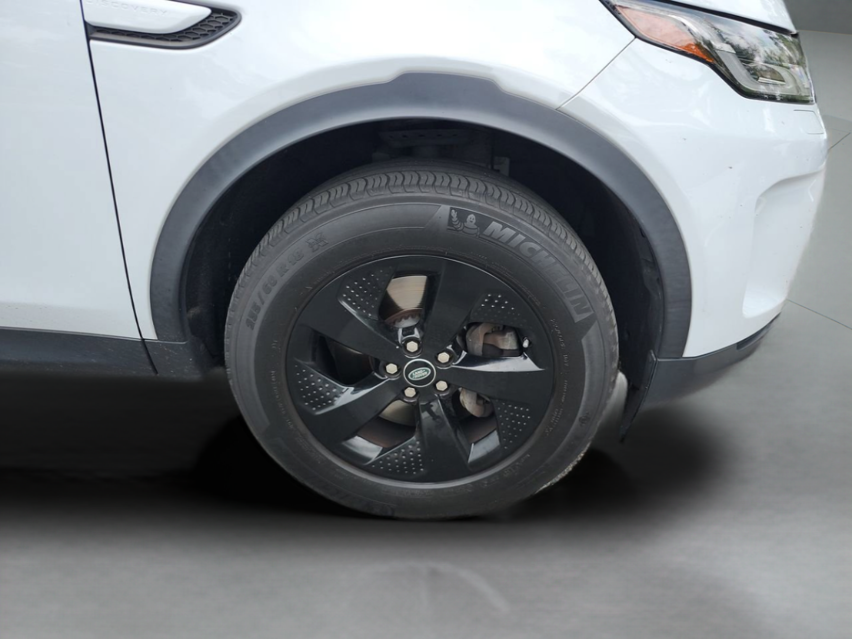 Used 2020 Land Rover Discovery Sport SE AWD/4WD image 29