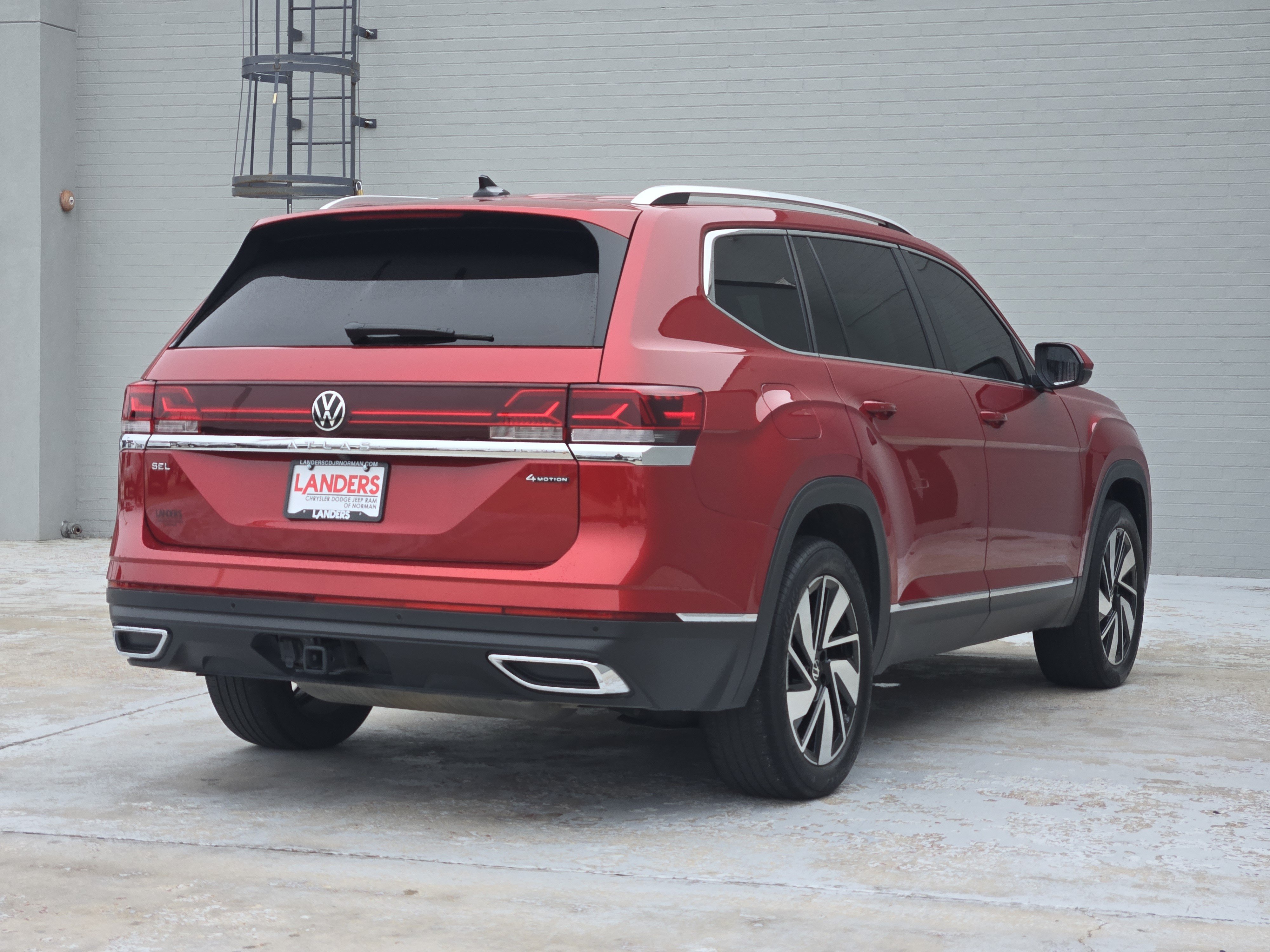 Used 2024 Volkswagen Atlas SEL AWD/4WD image 8