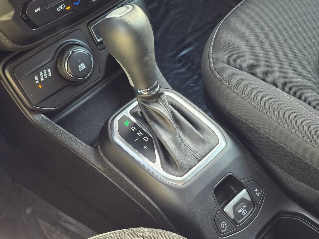 Used 2023 Jeep Renegade Latitude AWD/4WD image 34