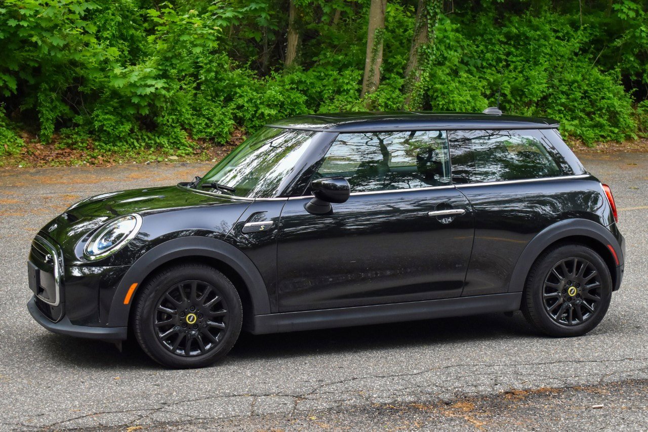 Used 2024 MINI Cooper SE FWD image 3