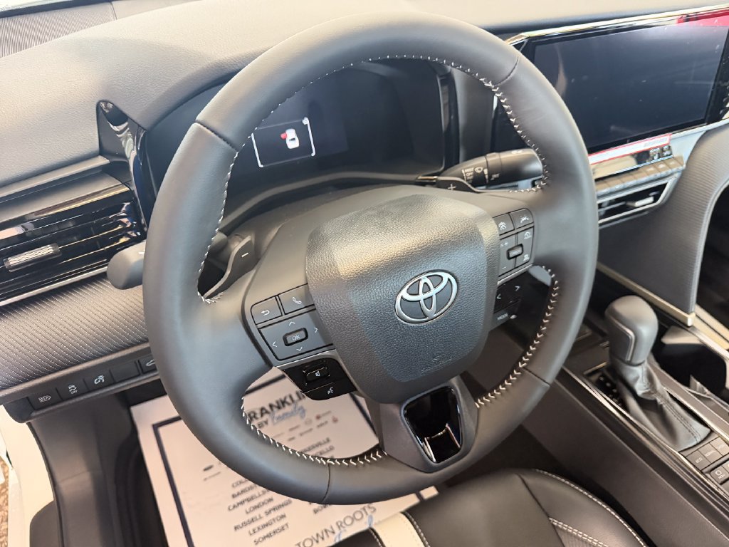 New 2026 Toyota Camry Hybrid FWD image 12