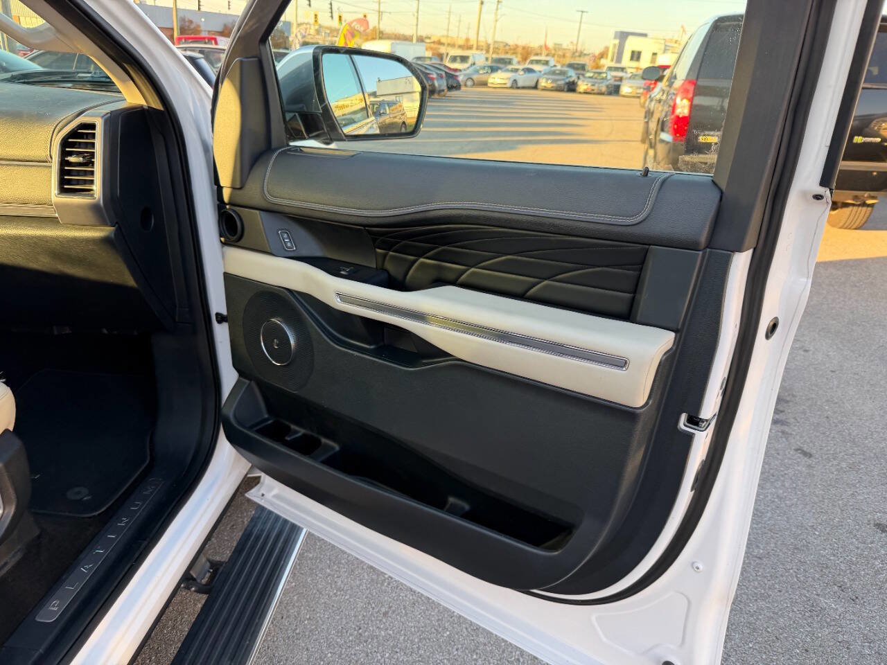 Used 2018 Ford Expedition Platinum image 33