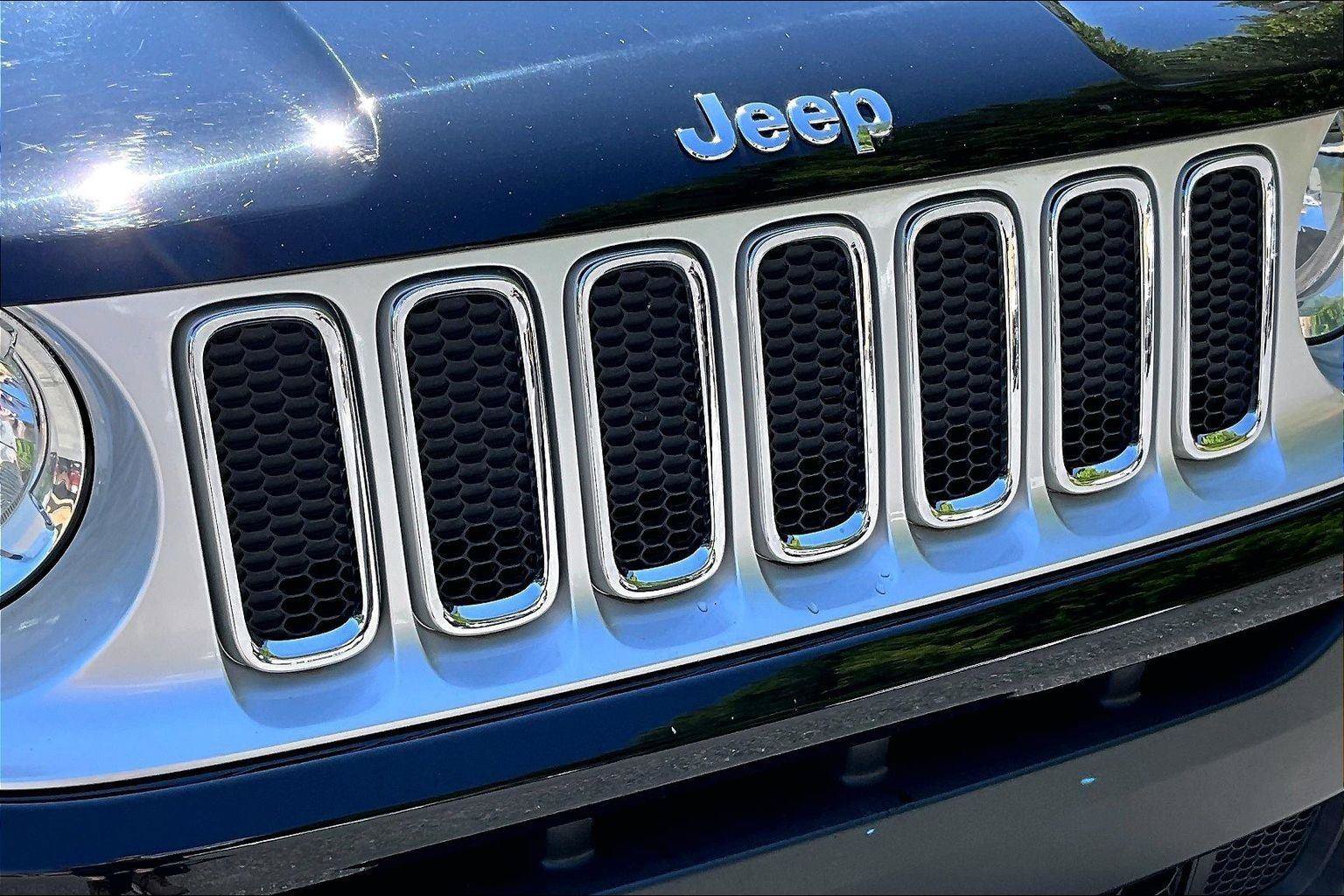 Used 2015 Jeep Renegade Limited AWD/4WD image 28