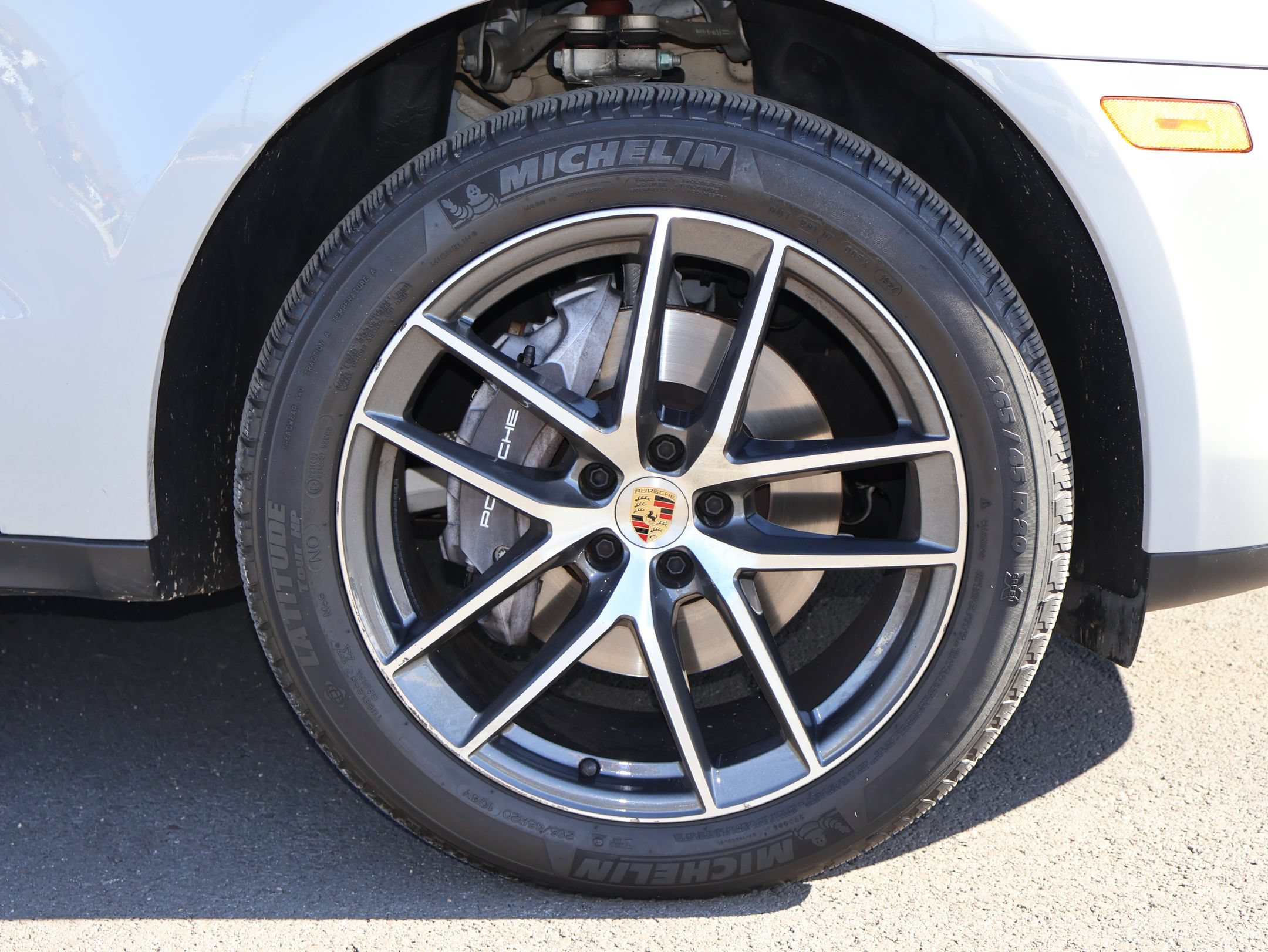 Certified 2024 Porsche Macan AWD/4WD image 13