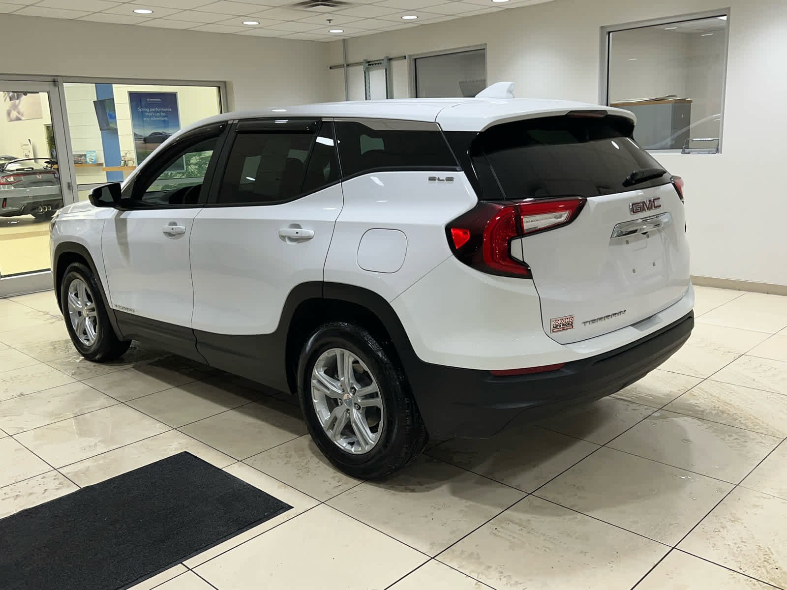 Used 2023 GMC Terrain SLE image 10