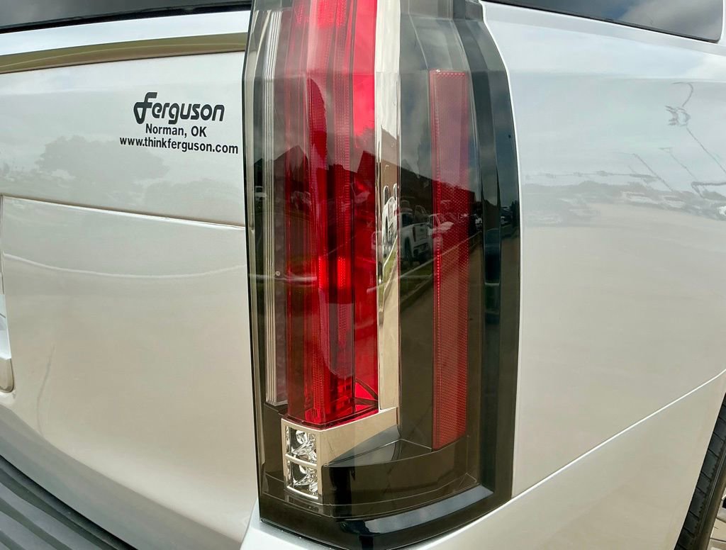 Used 2019 Cadillac Escalade Luxury AWD/4WD image 16