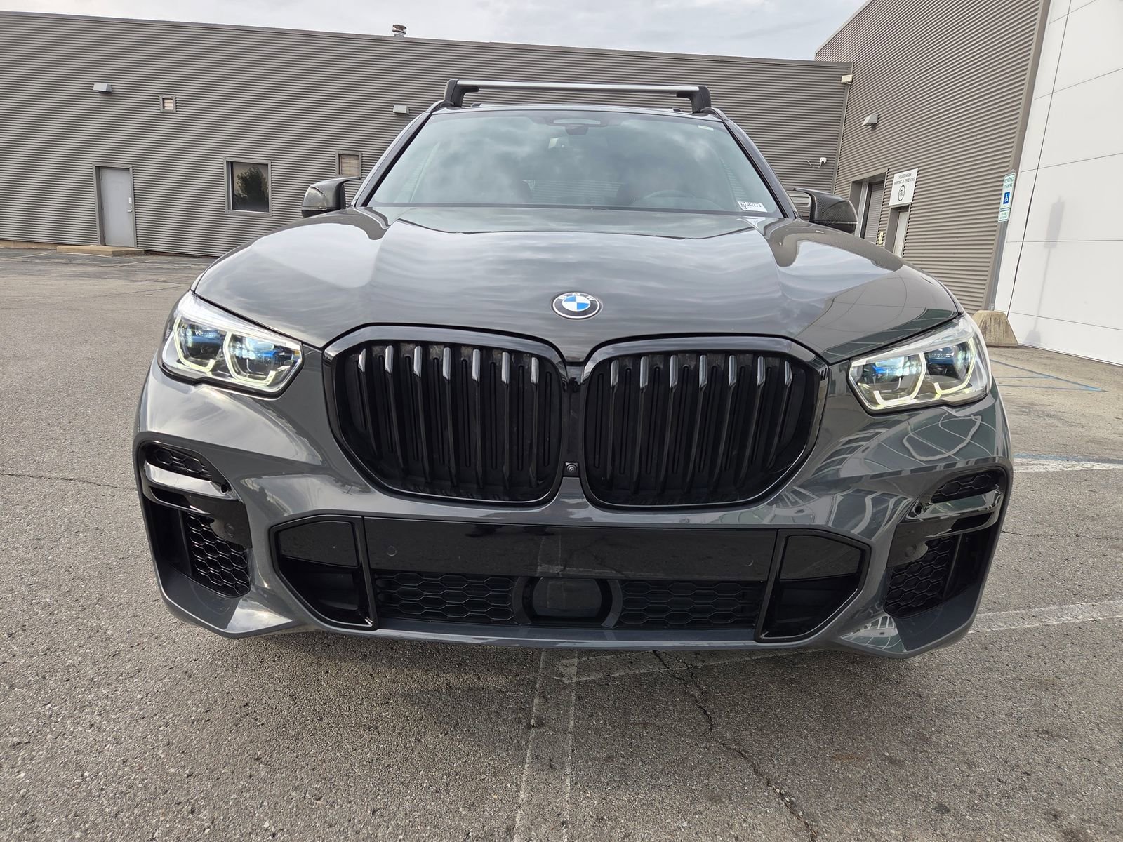 Used 2022 BMW X5 M50i w/ Executive Package AWD/4WD image 3