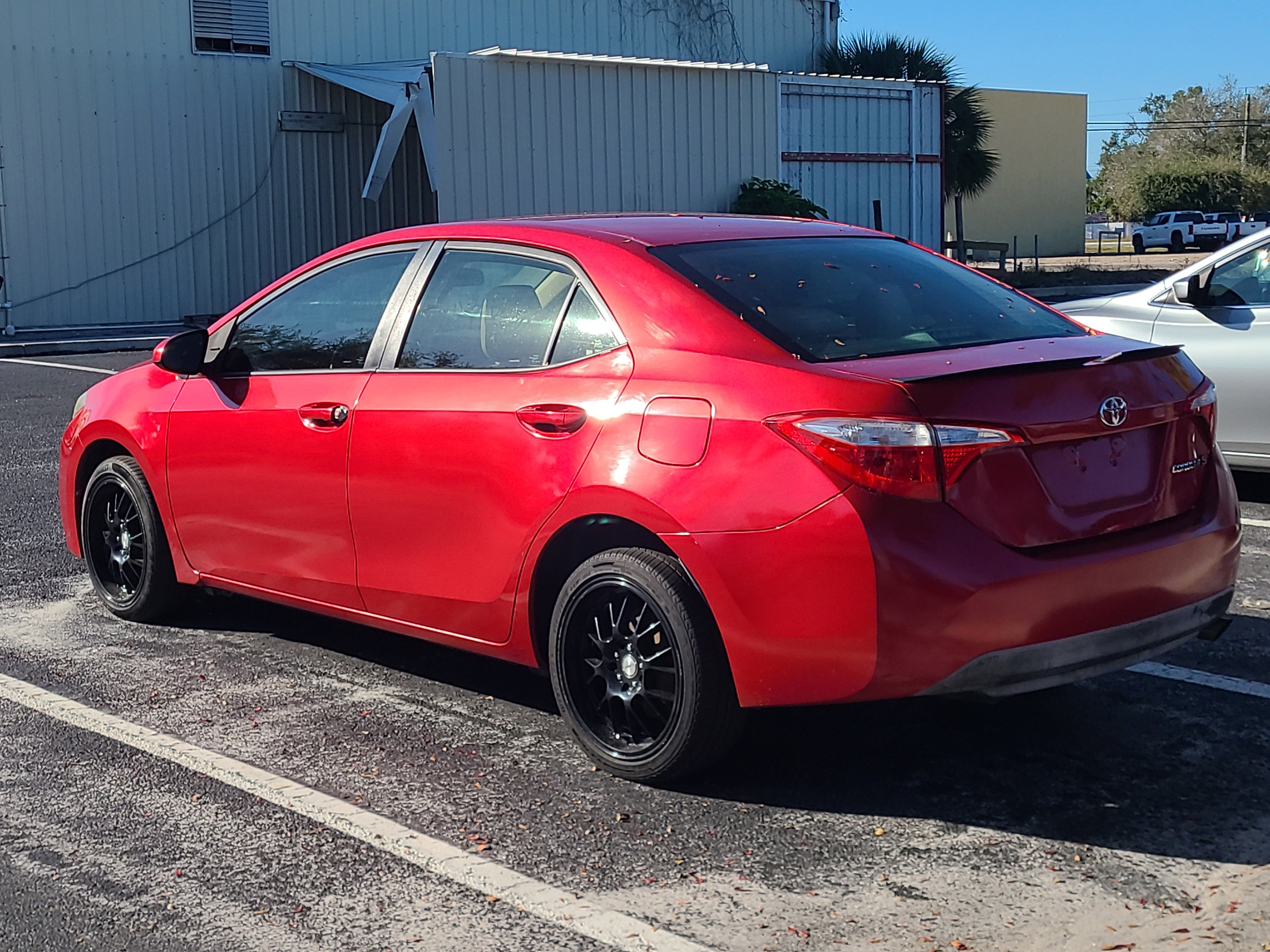 Used 2015 Toyota Corolla image 4