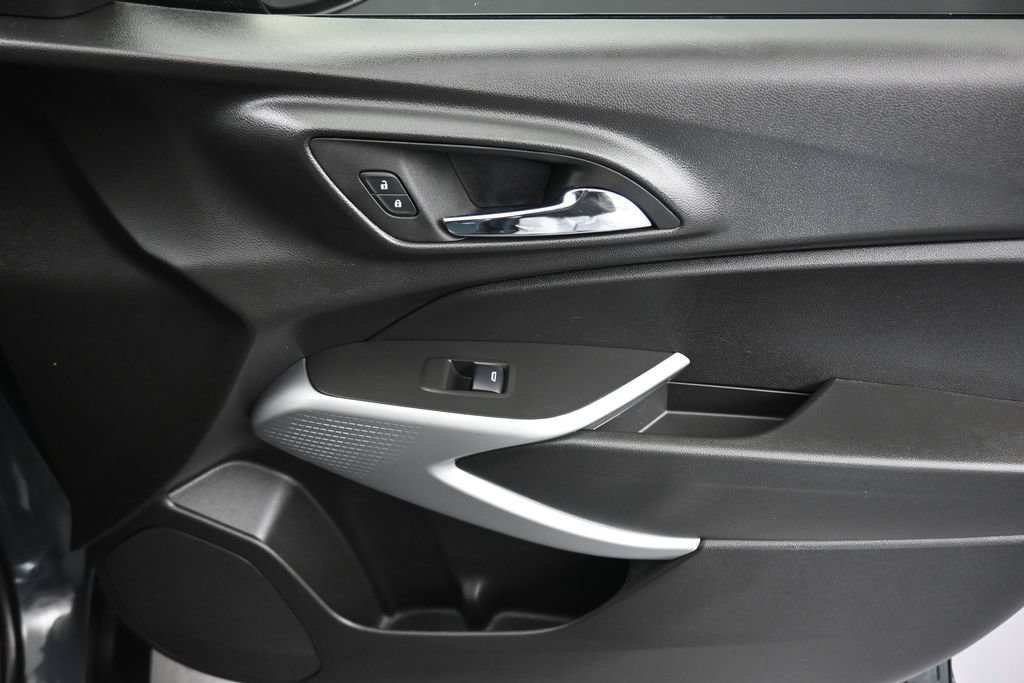 Used 2025 Chevrolet Trax LS FWD image 34