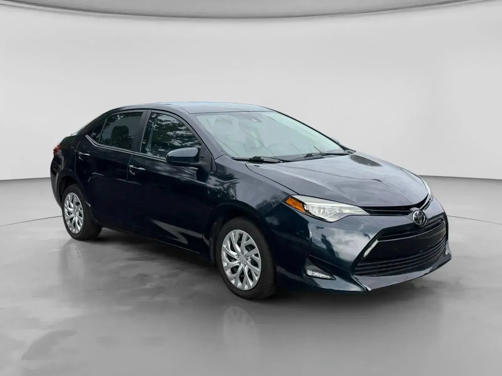 Used 2018 Toyota Corolla LE FWD image 7