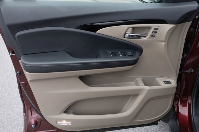 Used 2022 Honda Pilot Touring image 14