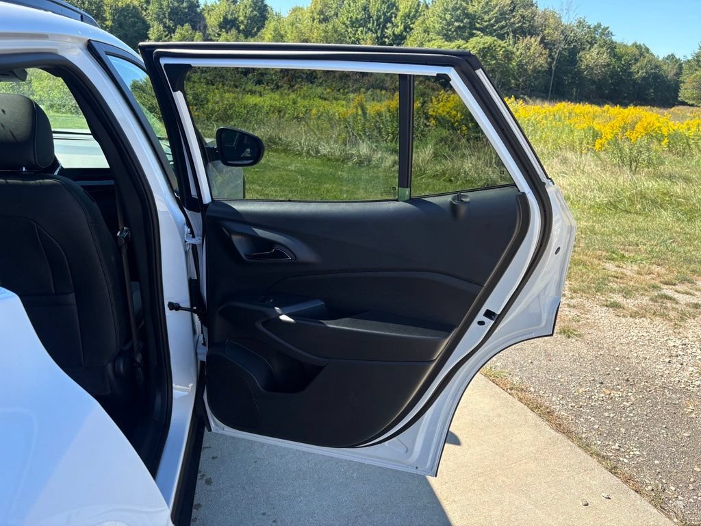 New 2026 Chevrolet Trax RS w/ Sunroof Package FWD image 33