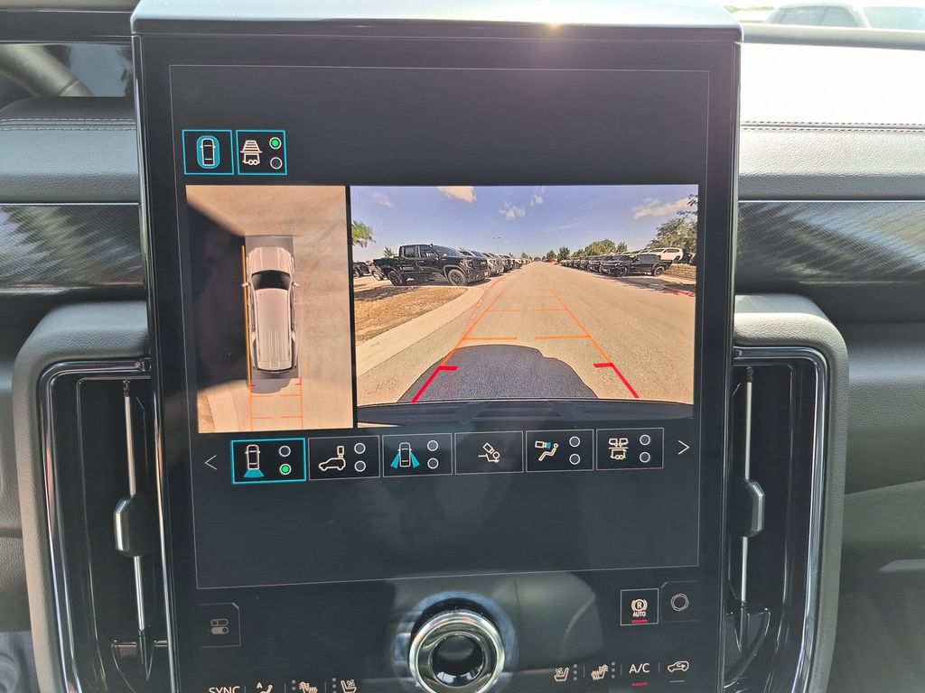 New 2026 GMC Yukon XL AT4 w/ AT4 Premium Plus Package AWD/4WD image 32
