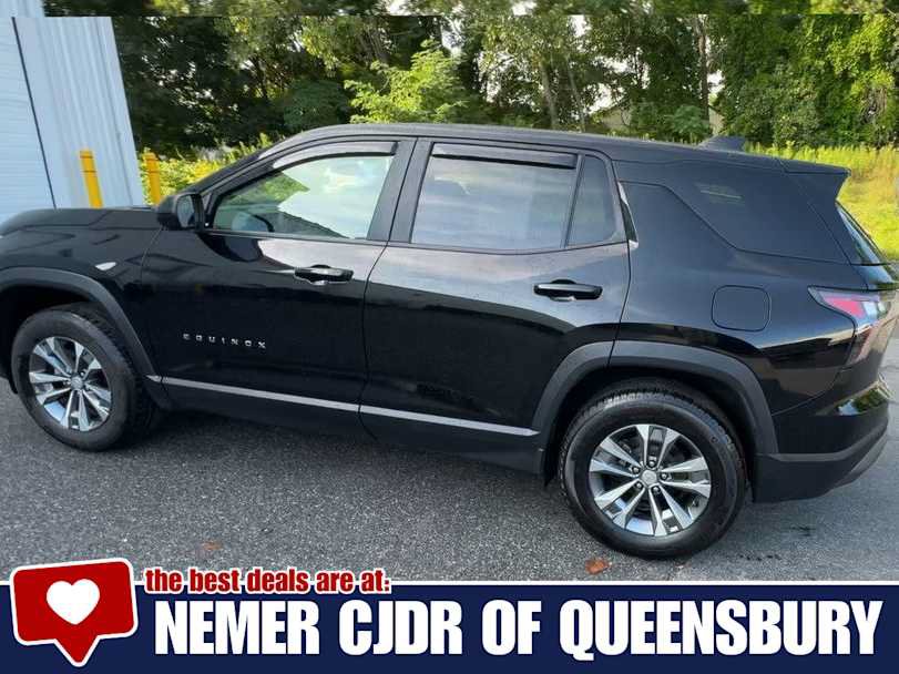 Used 2025 Chevrolet Equinox LT w/ Safety and Technology Package AWD/4WD image 6