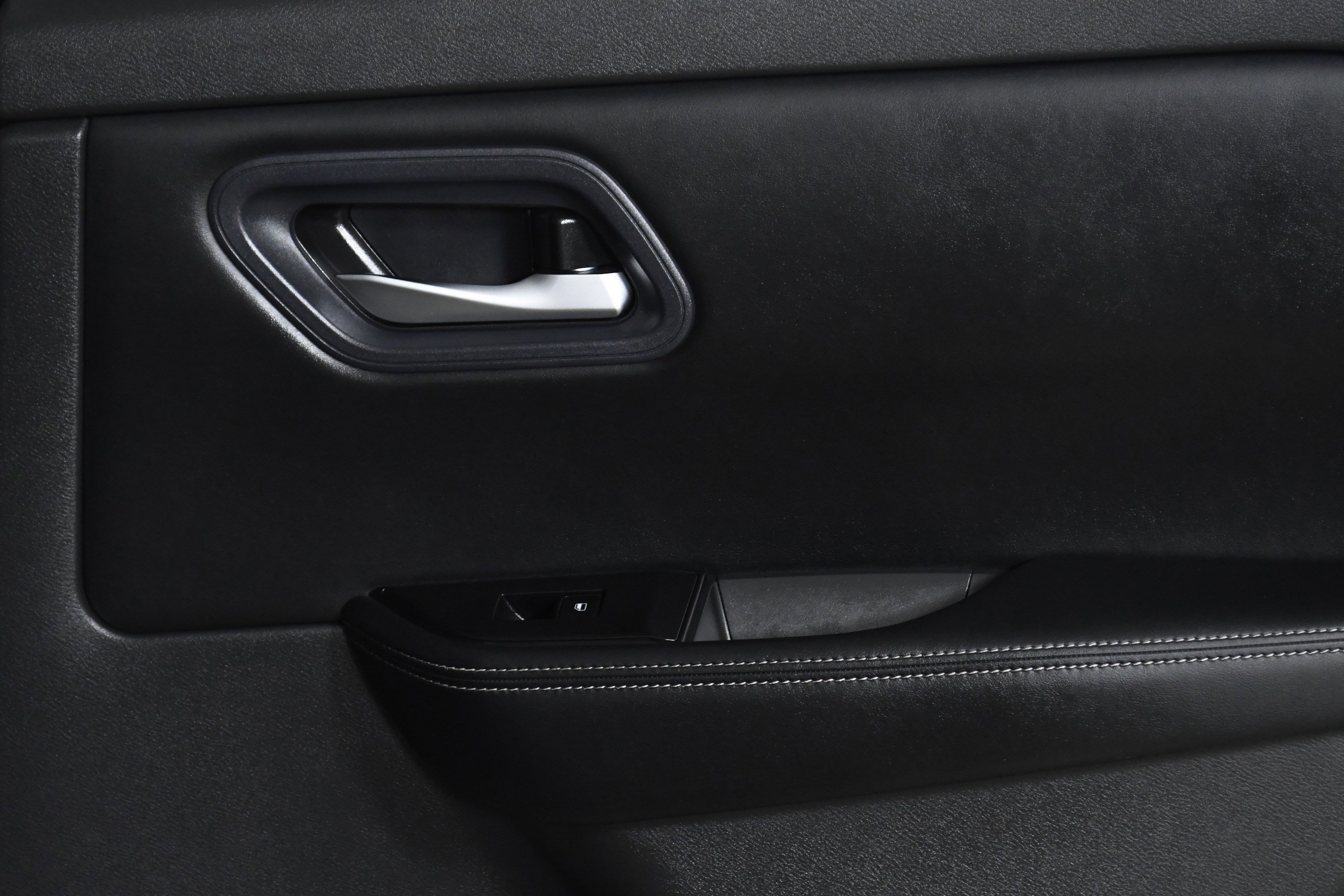 Used 2024 Nissan Rogue SV image 25