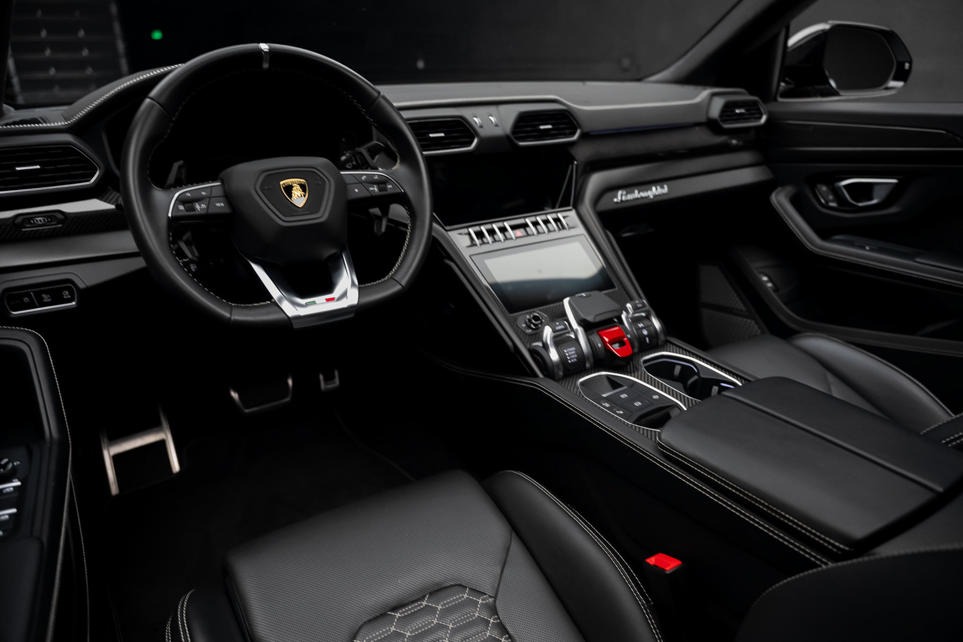 Used 2024 Lamborghini Urus S AWD/4WD image 2