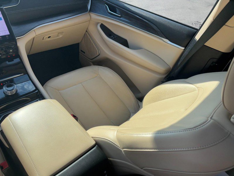 Used 2022 Jeep Grand Cherokee L Limited AWD/4WD image 15