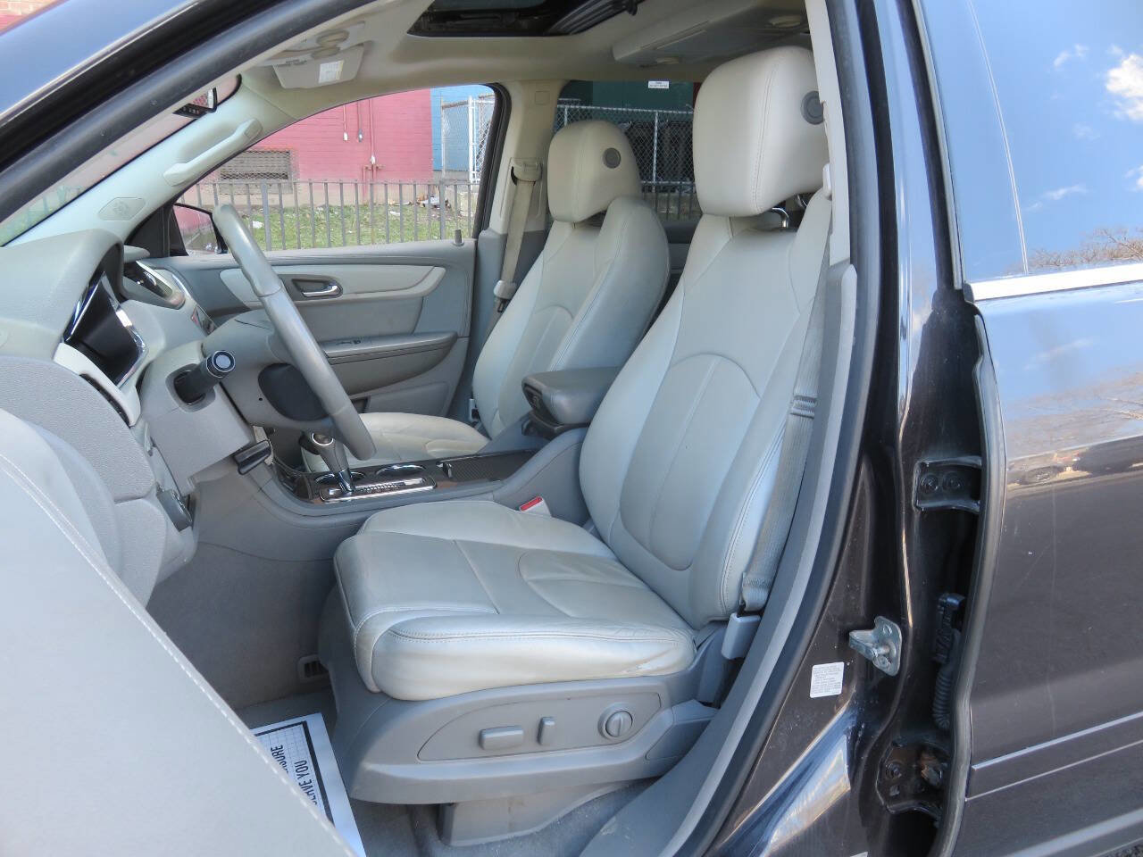 Used 2017 Chevrolet Traverse LT image 10