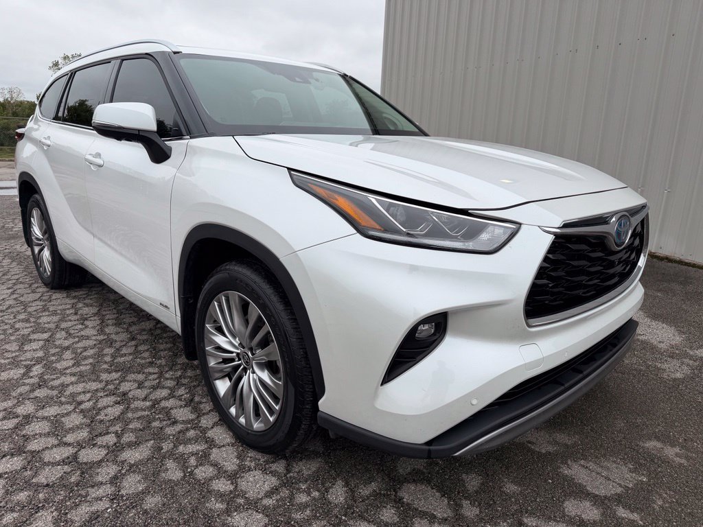 Used 2024 Toyota Highlander Platinum AWD/4WD image 3