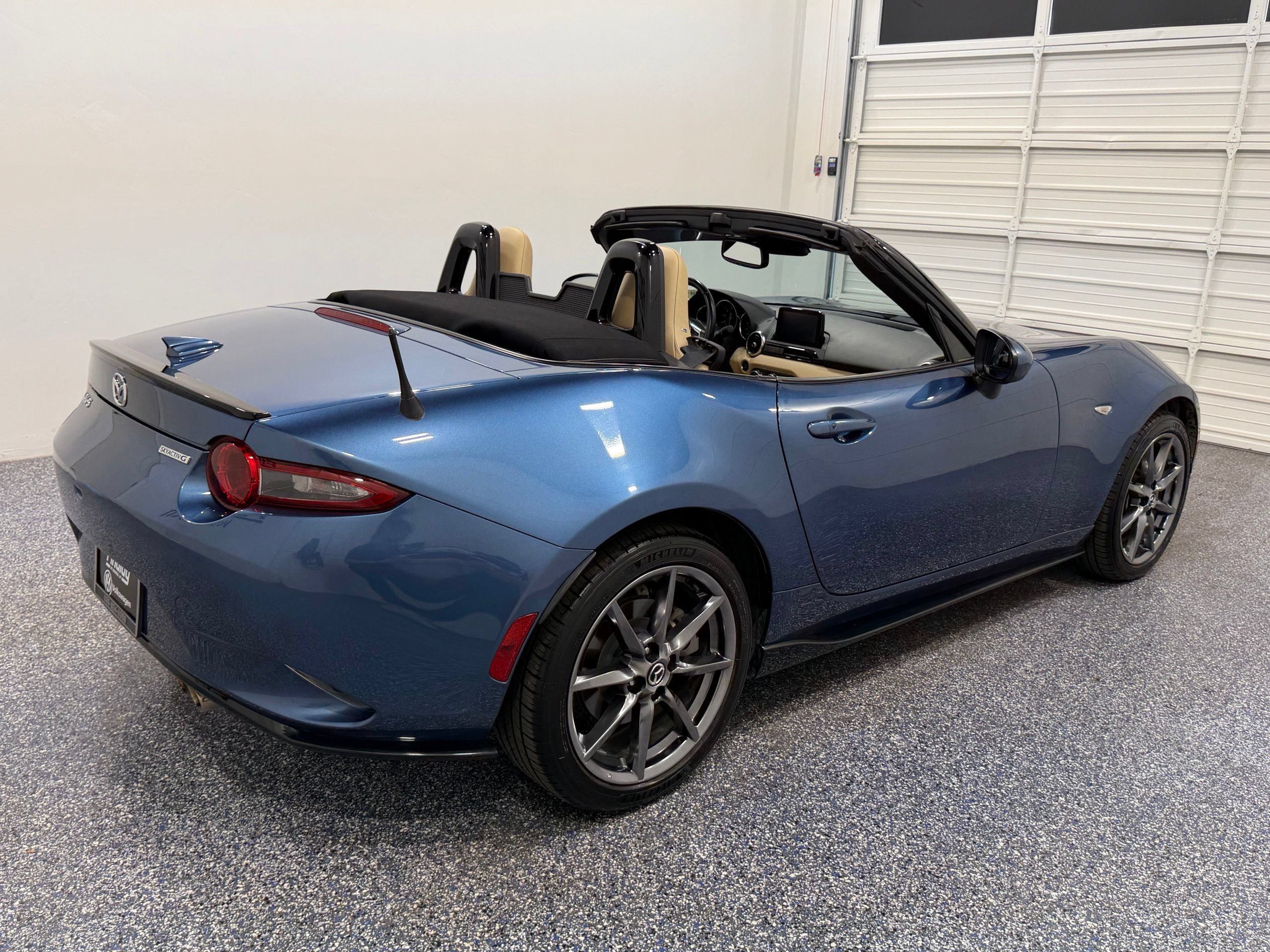 Used 2020 MAZDA MX-5 Miata Grand Touring w/ Appearance Package RWD image 39
