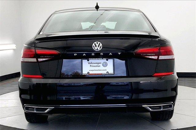 Used 2022 Volkswagen Passat 2.0T R-Line image 5
