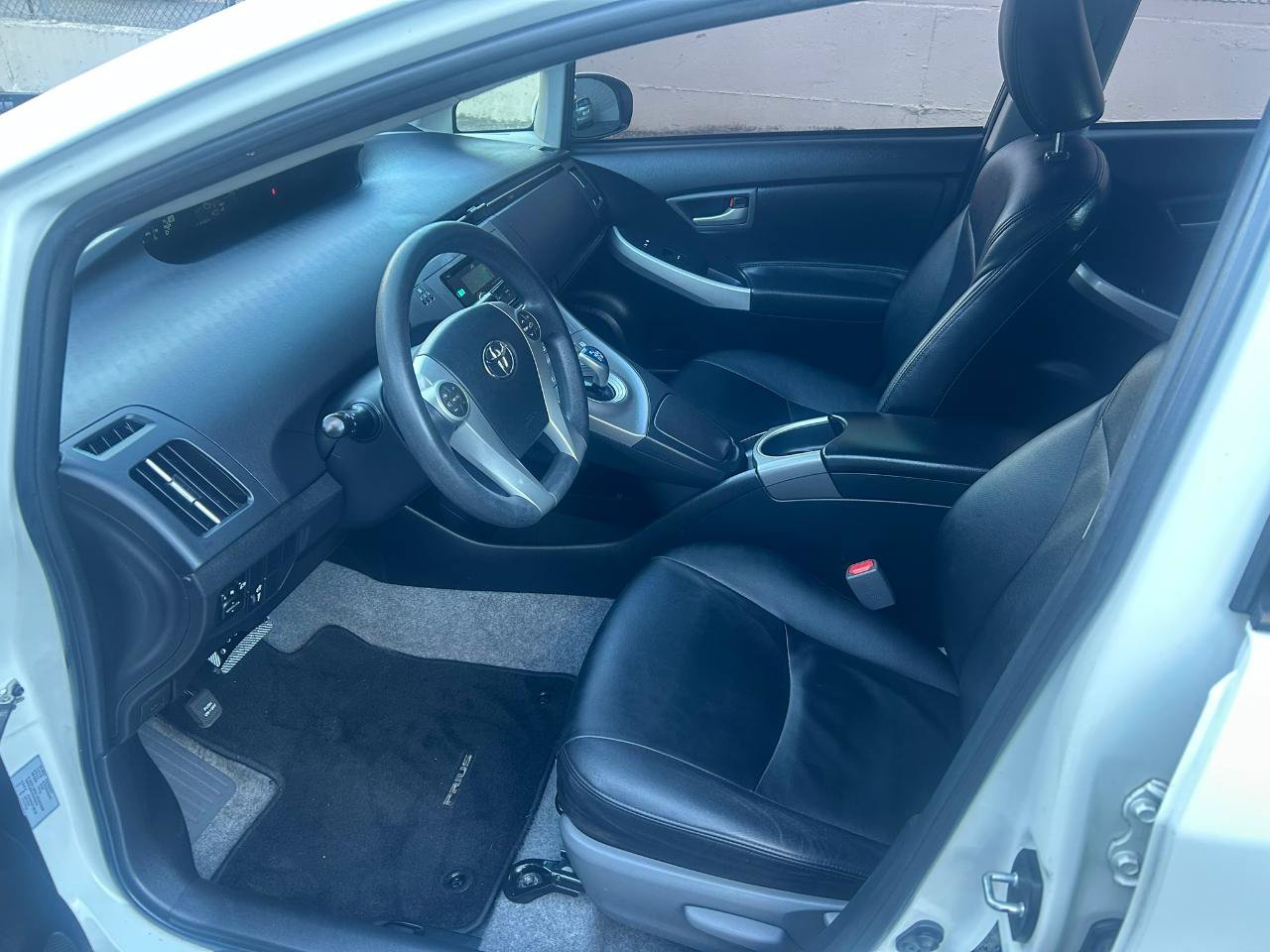Used 2015 Toyota Prius Four FWD image 9