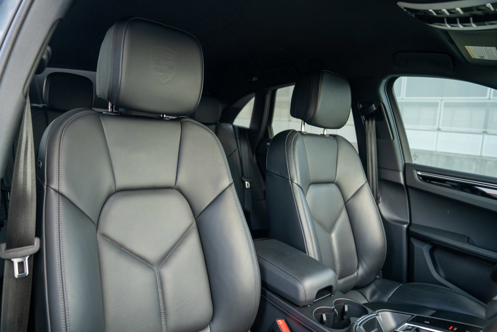 Certified 2023 Porsche Macan AWD/4WD image 27