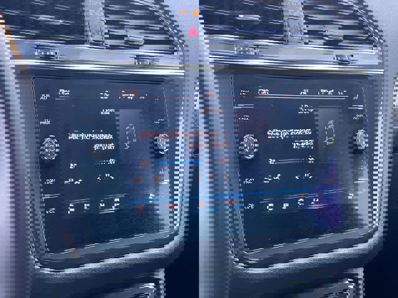 Used 2021 Volkswagen Tiguan SE image 16