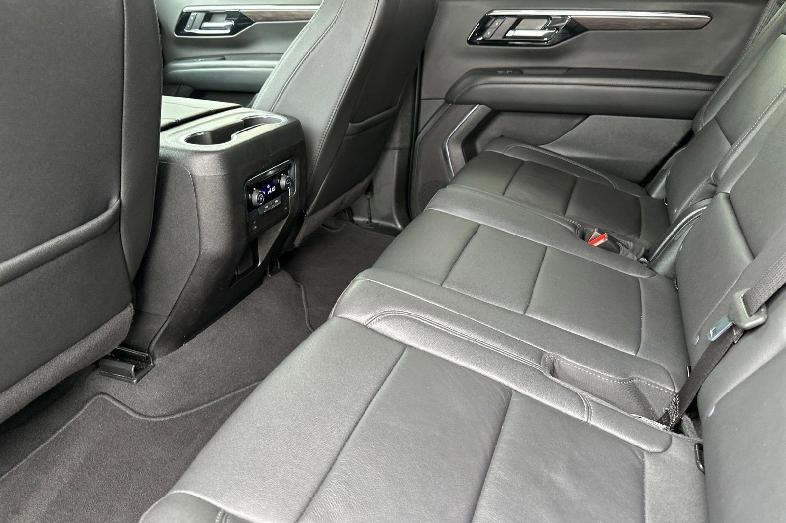 Used 2025 Chevrolet Tahoe LT RWD image 14
