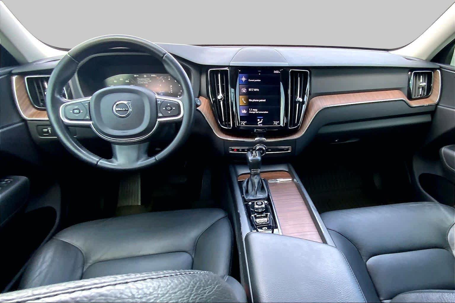 Used 2021 Volvo XC60 T5 Momentum w/ Protection Package Premier FWD image 16