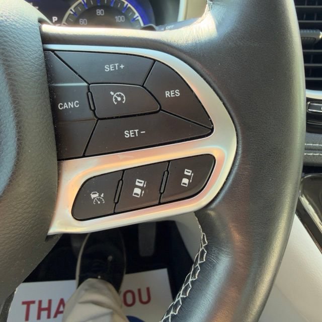 Used 2021 Chrysler Pacifica Touring-L w/ Uconnect Theater Family Group FWD image 26