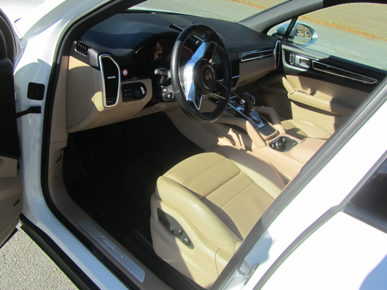 Used 2022 Porsche Cayenne image 17