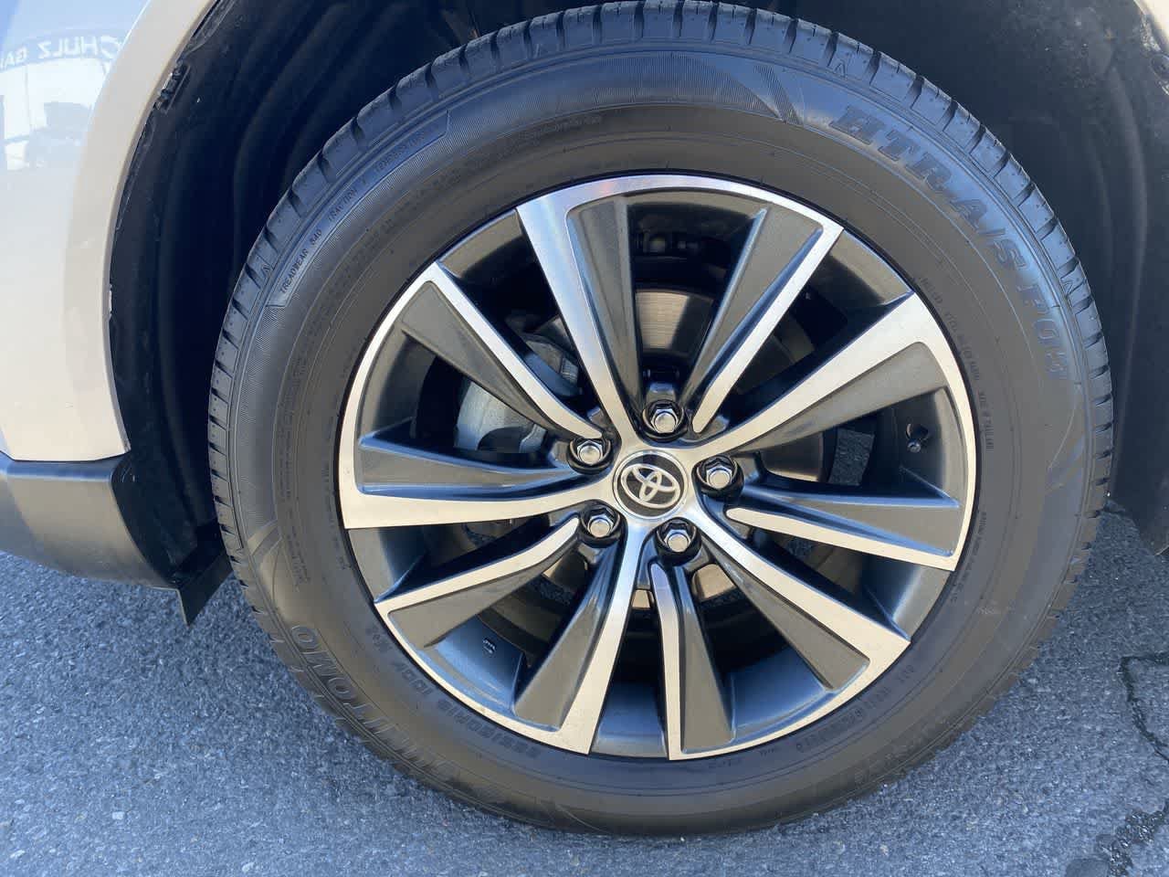 Certified 2024 Toyota Venza LE AWD/4WD image 10