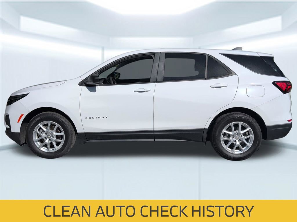 Used 2023 Chevrolet Equinox LS w/ LS Convenience Package FWD image 2