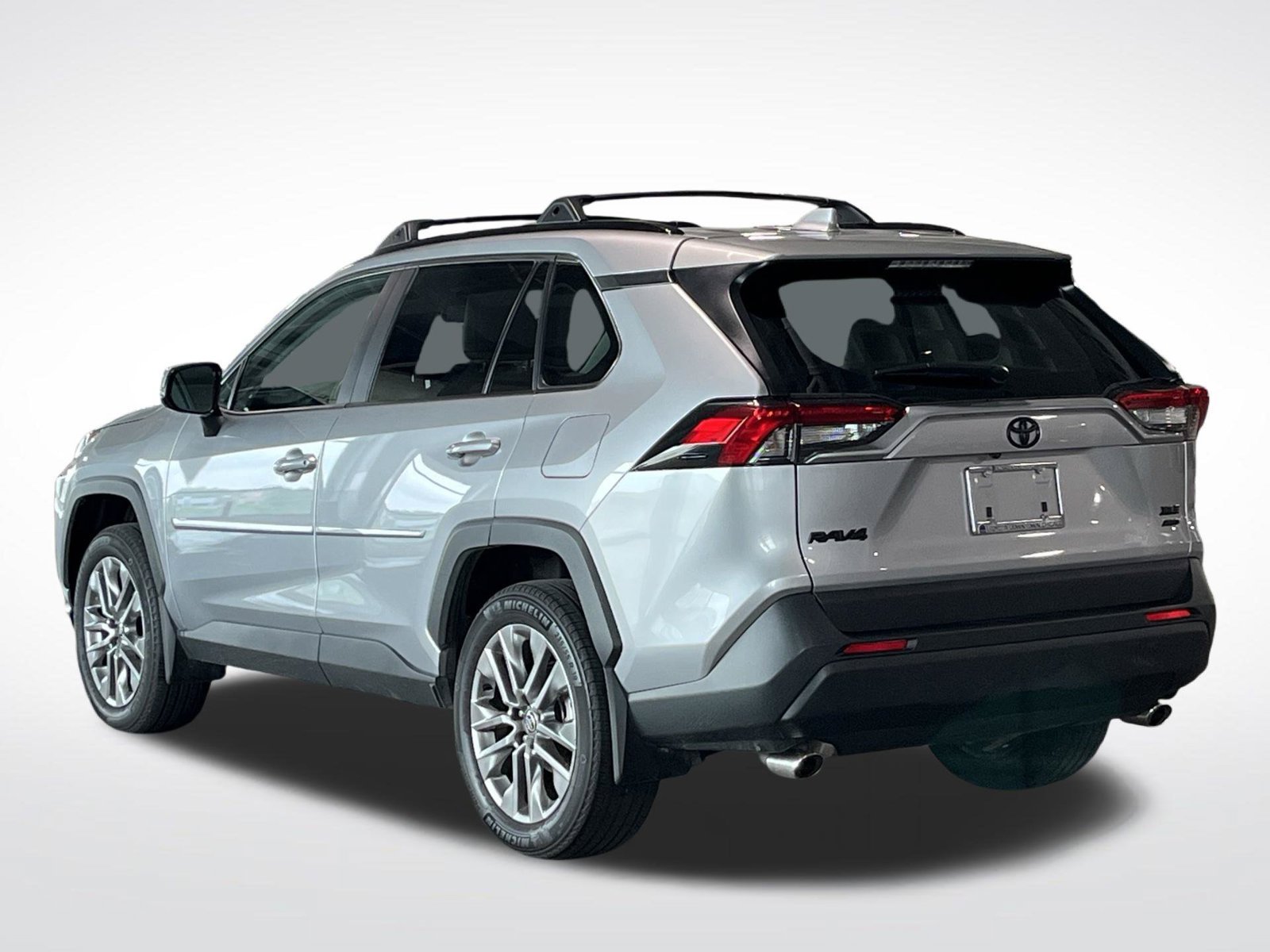 Used 2025 Toyota RAV4 XLE Premium w/ Weather Package AWD/4WD image 8