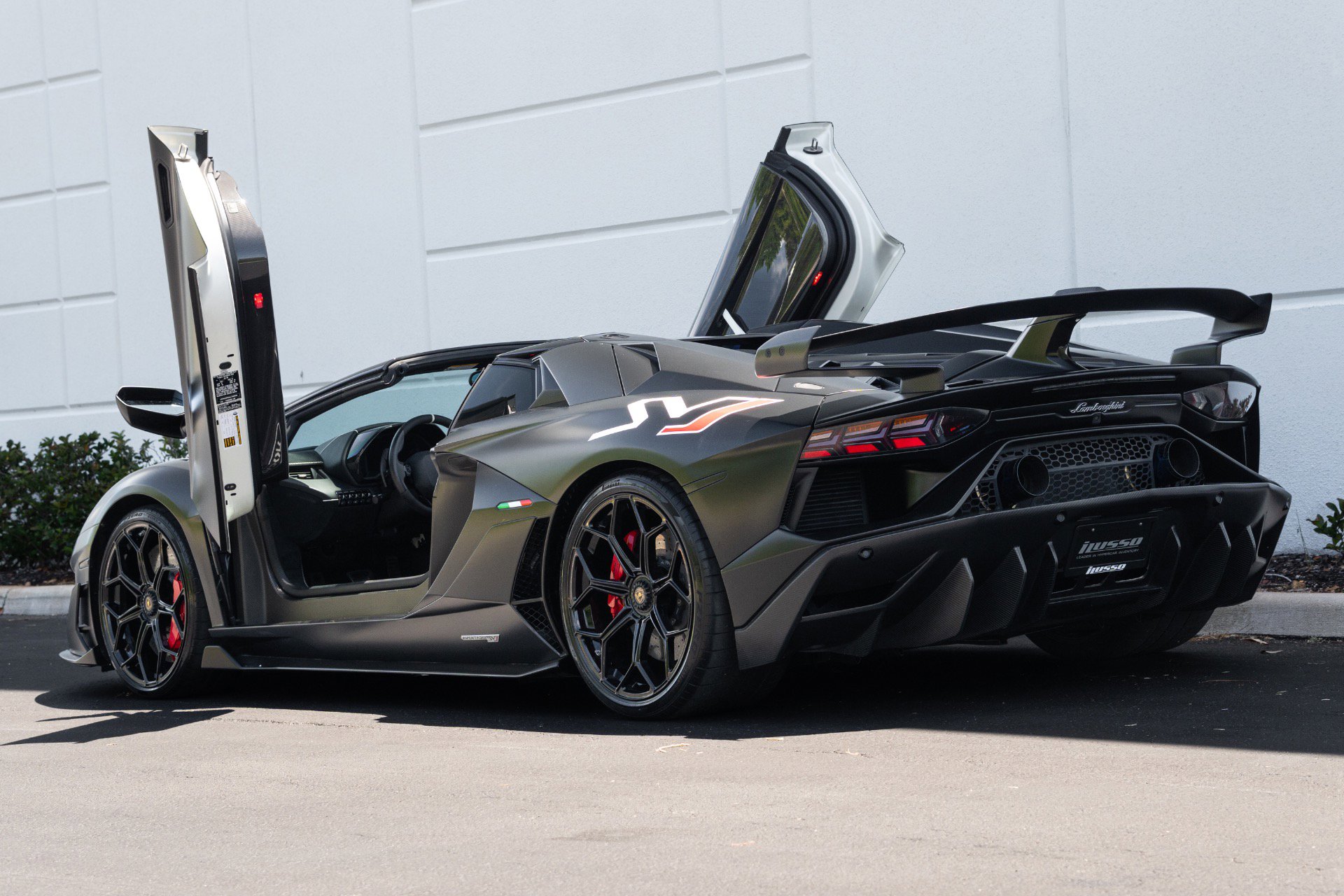 Used 2020 Lamborghini Aventador SVJ AWD/4WD image 40
