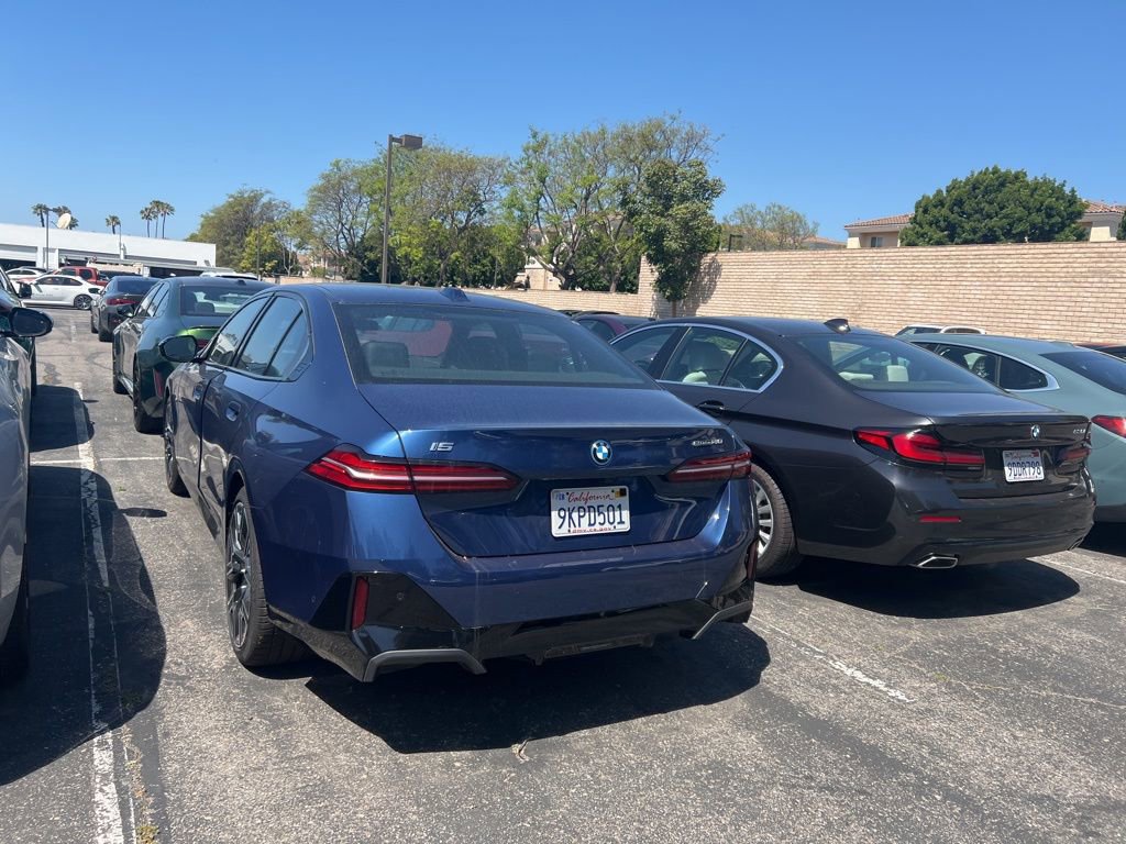 Used 2024 BMW i5 eDrive40i w/ M Sport Package image 3