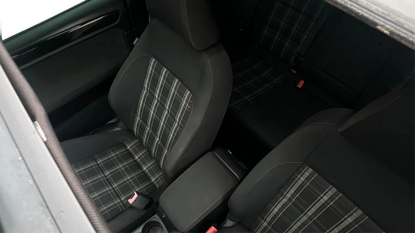 Used 2011 Volkswagen GTI 2-Door FWD image 21