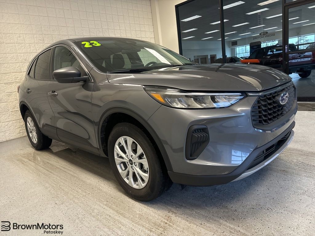 Used 2023 Ford Escape Active AWD/4WD image 1