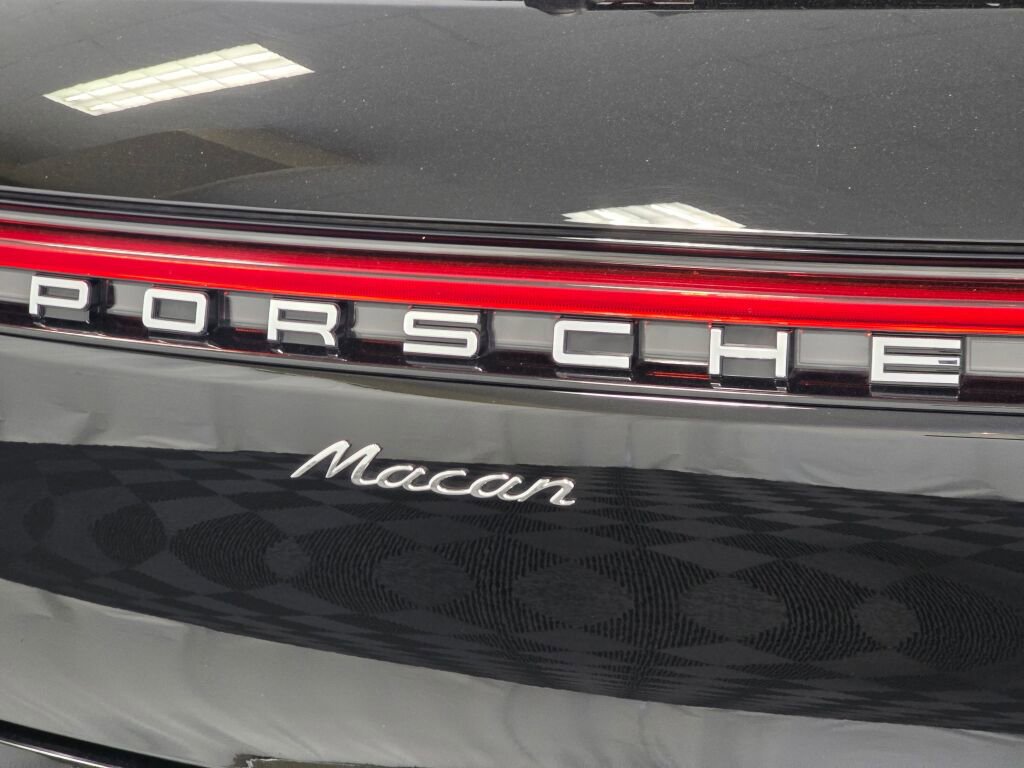 Certified 2025 Porsche Macan image 39