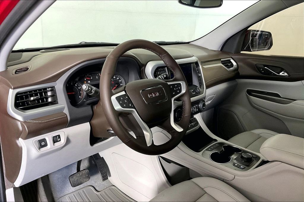 Used 2023 GMC Acadia SLT w/ Preferred Package FWD image 17