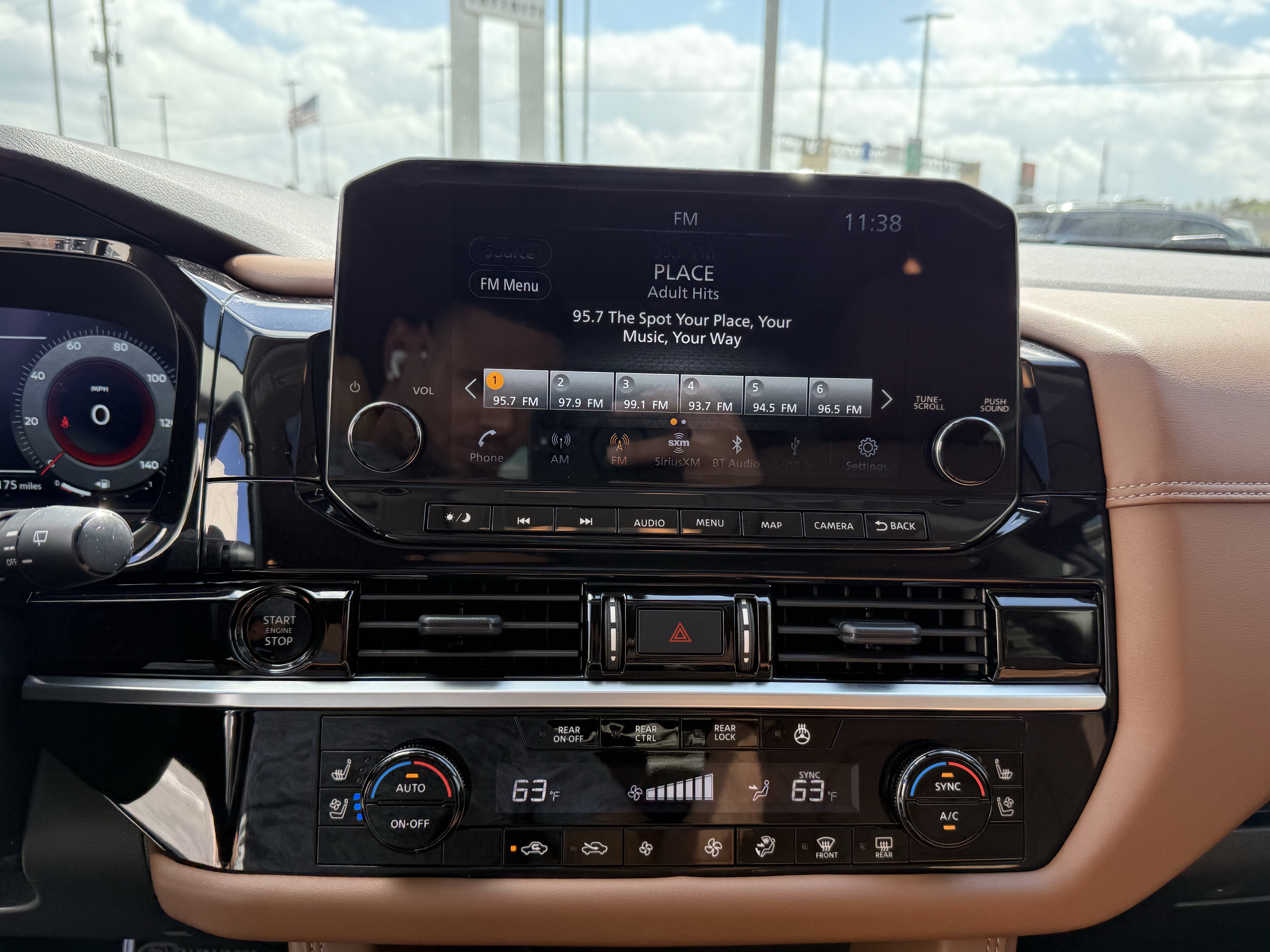 Used 2025 Nissan Pathfinder Platinum w/ Cargo Package image 21