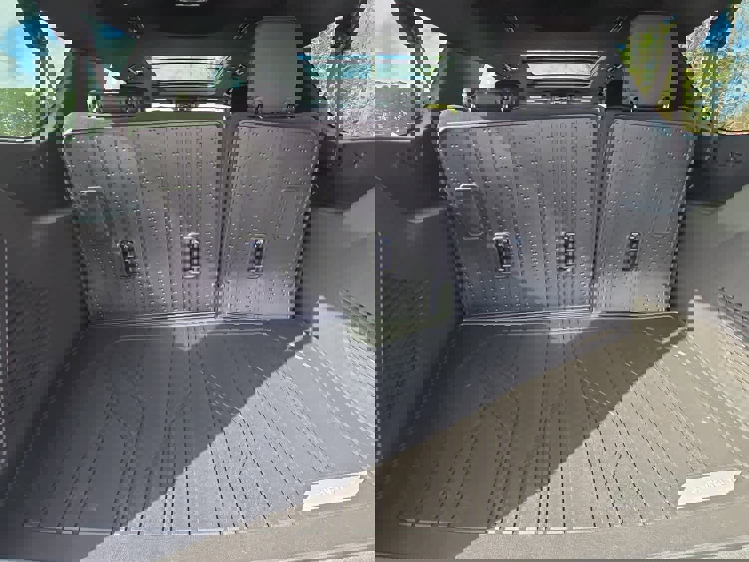 New 2026 Chevrolet Suburban High Country image 40